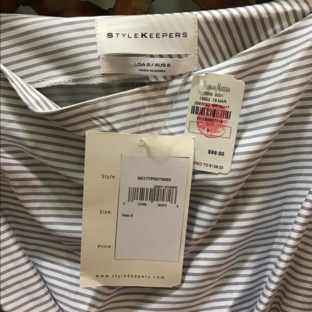 Beautiful pinstripe top - Picture 6 of 6